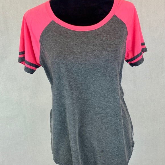 BUNDLE!  2 Reebok Tees! - Picture 7 of 11